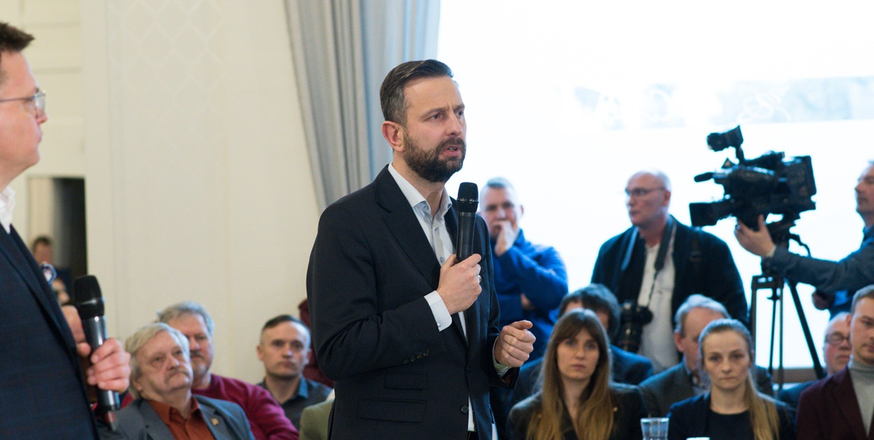 Niezidentyfikowany obiekt spadł na Polskę. Szef MON zabrał głos