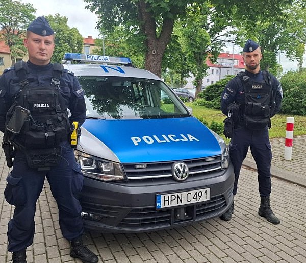 Policjanci uratowali życie 17-latkowi -16297