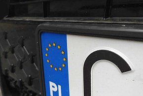 Rejestracja auta przez internet i koniec z przynoszeniem tablic. Rząd przyjął...-16418