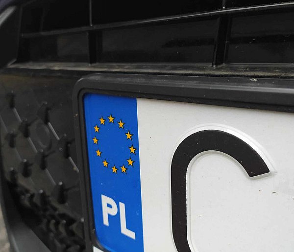Rejestracja auta przez internet i koniec z przynoszeniem tablic. Rząd przyjął...-16418