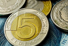Setki tysięcy Polaków otrzymały nowe świadczenie. Co z resztą?-16456