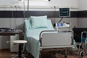 Lek wycofany z powodu zanieczyszczeń. W środku znaleziono fragmenty szkła-17134