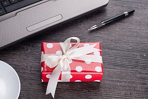 Świąteczna paczka może stać się problemem. Skarbówka patrzy z ukrycia-17329