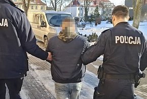 Próbował uniknąć kontroli. Okazał się poszukiwany