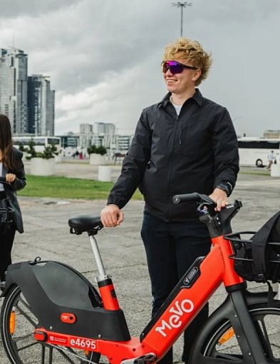 Dynamiczna jesień rowerów MEVO-17216