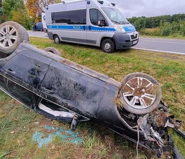 Nietrzeźwy kierowca spowodował wypadek i uciekł z miejsca zdarzenia-17032