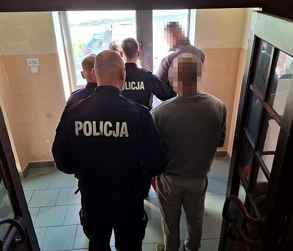 Pięciu poszukiwanych zatrzymanych przed świętami