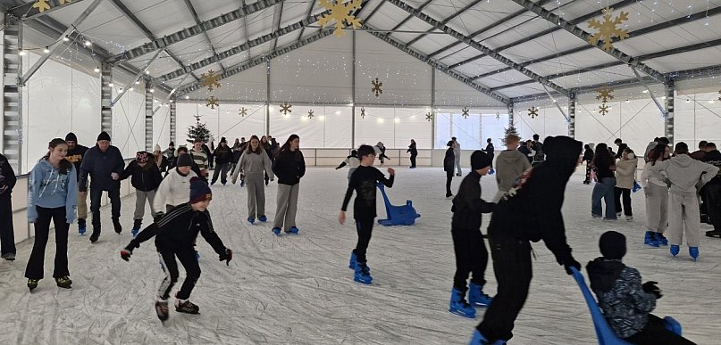 Zimowe ferie na lodowisku