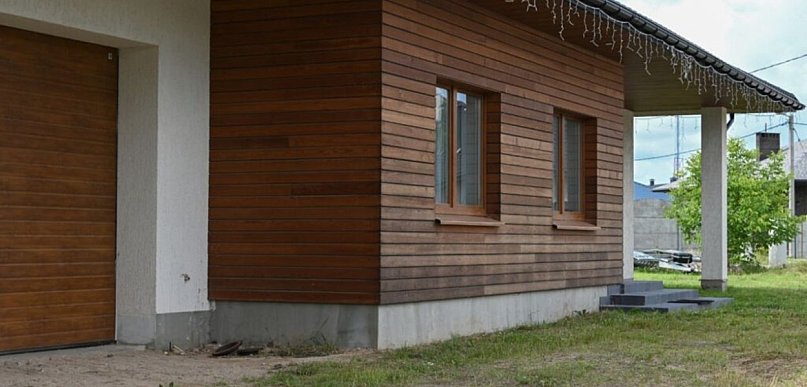 Deski tarasowe i elewacyjne — jak wybrać drewno odporne na polski klimat?