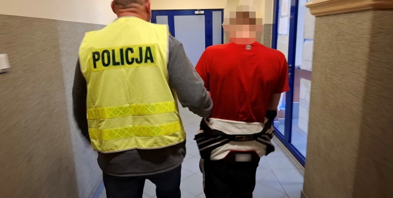 Nietrzeźwy oskarżony pojawił się w sądzie. Przyjechał tam samochodem