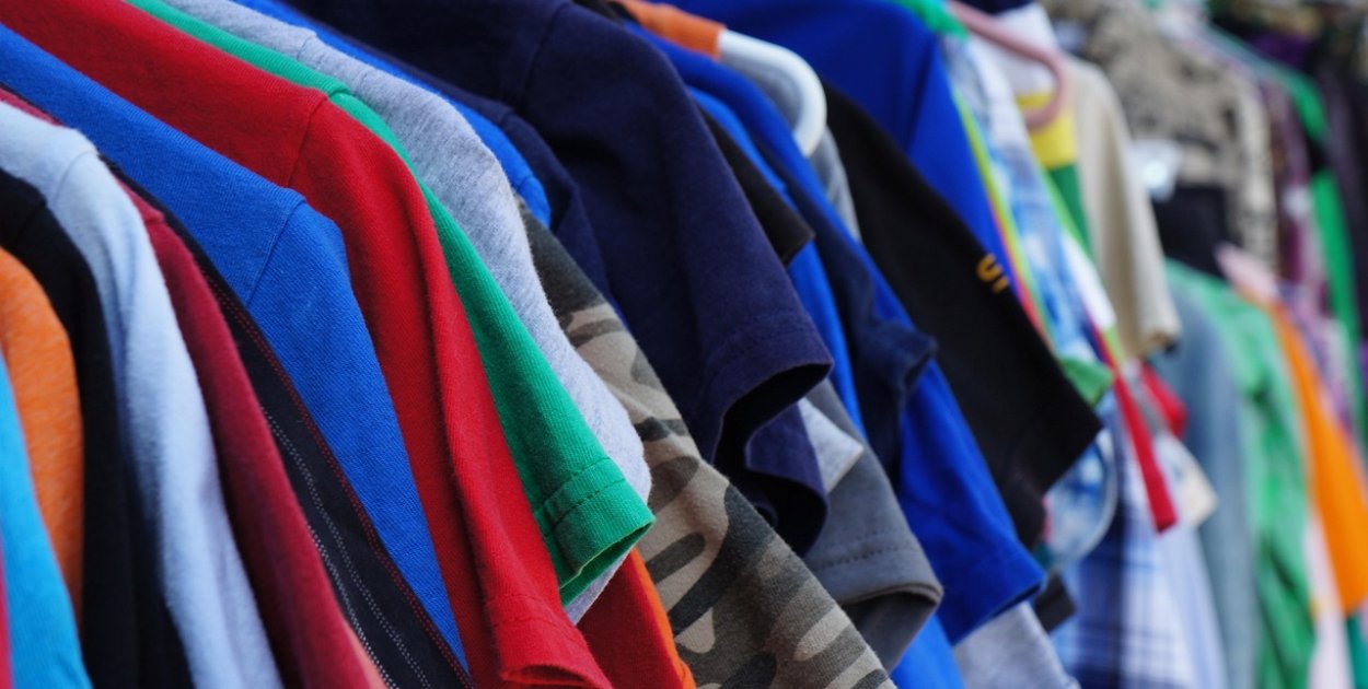 Projektowanie koszulek i bluz z napisem na zamówienie